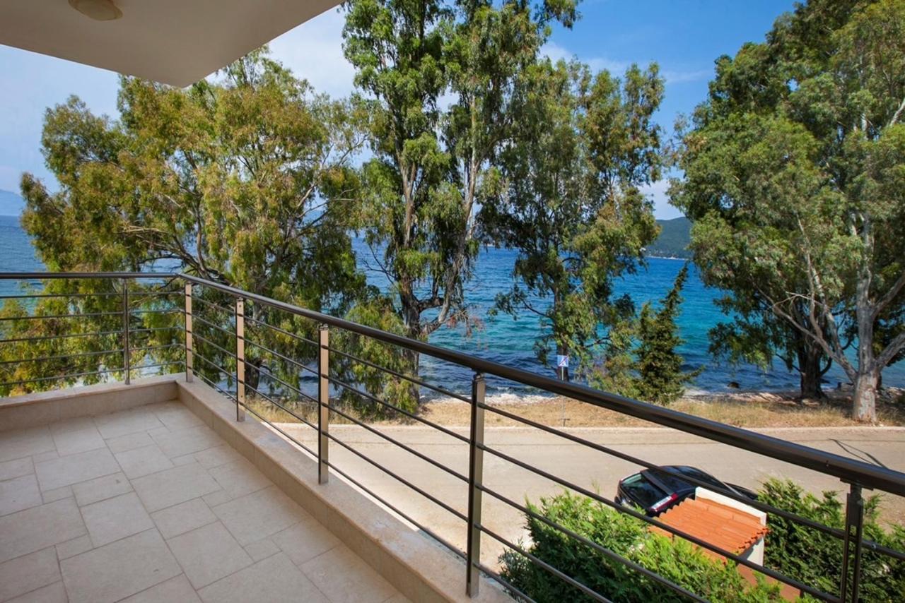 Eucalyptus Suite Sea View كارافوميلوس المظهر الخارجي الصورة