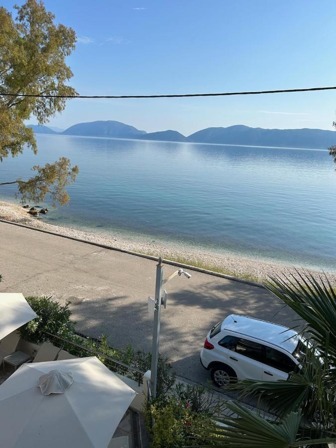 Eucalyptus Suite Sea View كارافوميلوس المظهر الخارجي الصورة